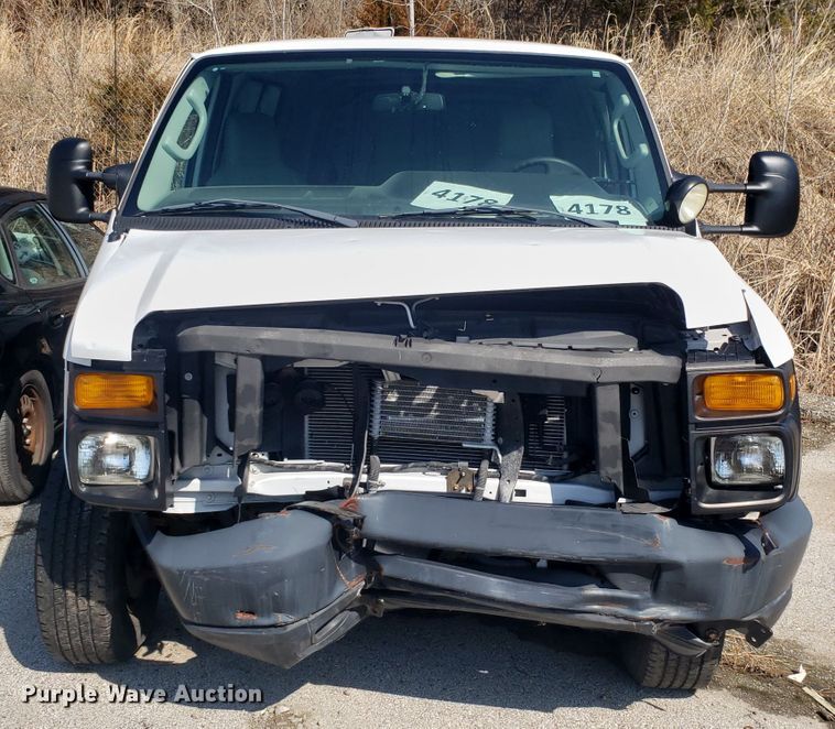 image for item GO9275 2013 Ford E350 Super Duty  van