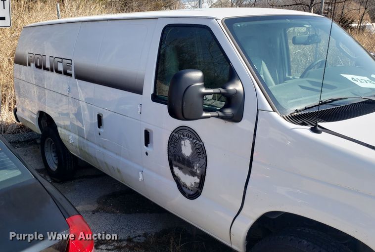 image for item GO9275 2013 Ford E350 Super Duty  van