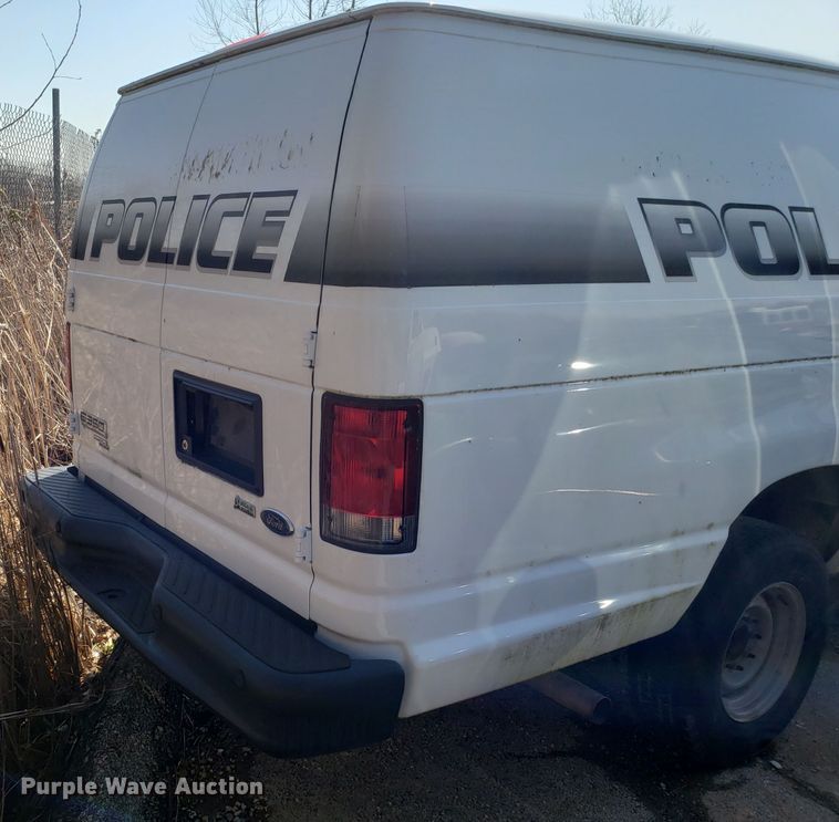 image for item GO9275 2013 Ford E350 Super Duty  van