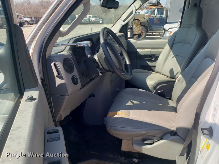 image for item GO9275 2013 Ford E350 Super Duty  van