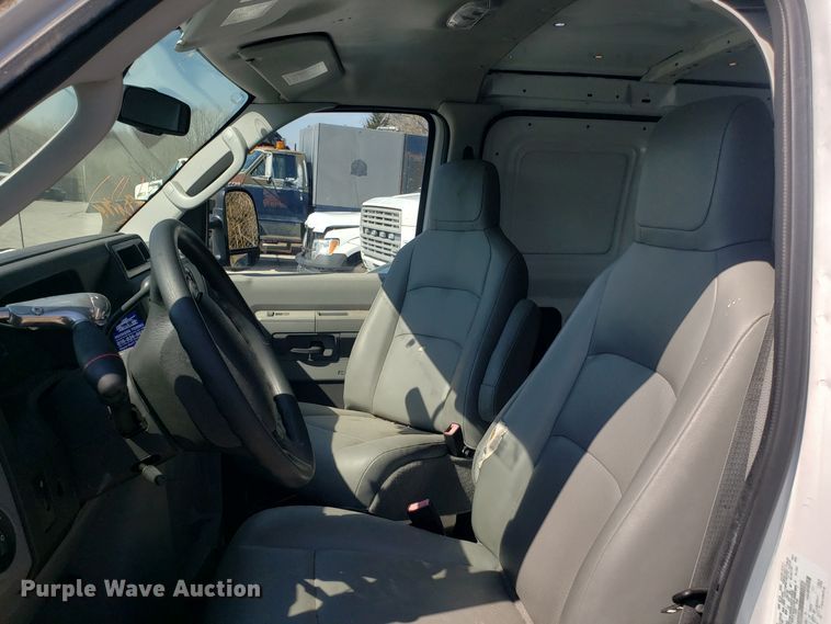 image for item GO9275 2013 Ford E350 Super Duty  van