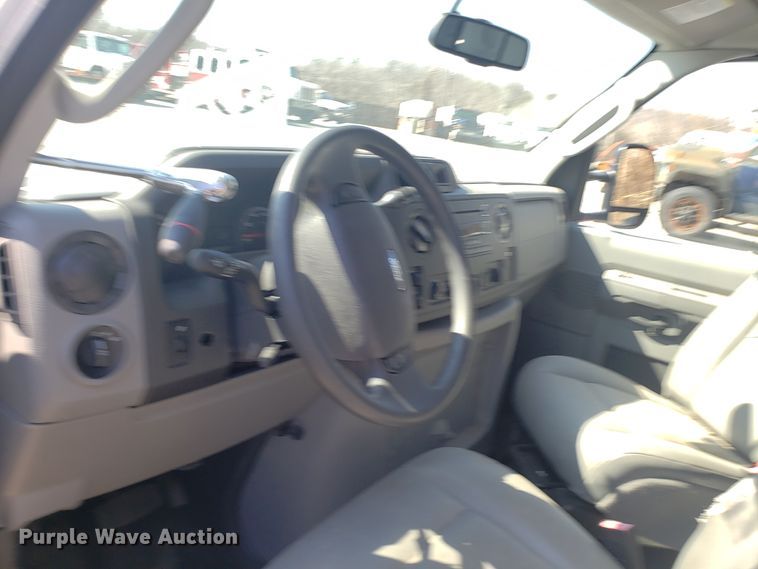 image for item GO9275 2013 Ford E350 Super Duty  van