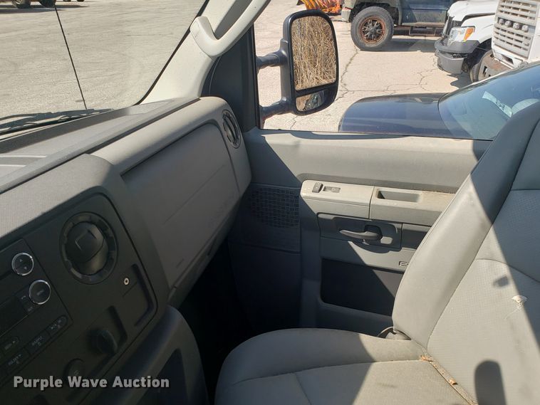 image for item GO9275 2013 Ford E350 Super Duty  van