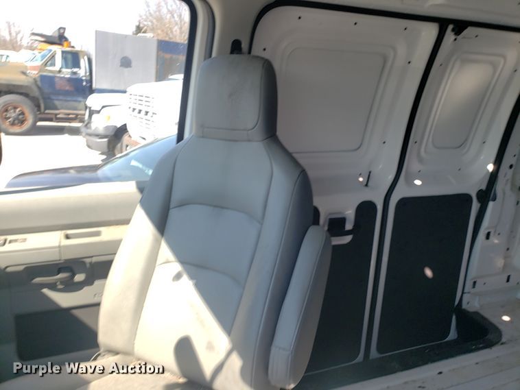 image for item GO9275 2013 Ford E350 Super Duty  van