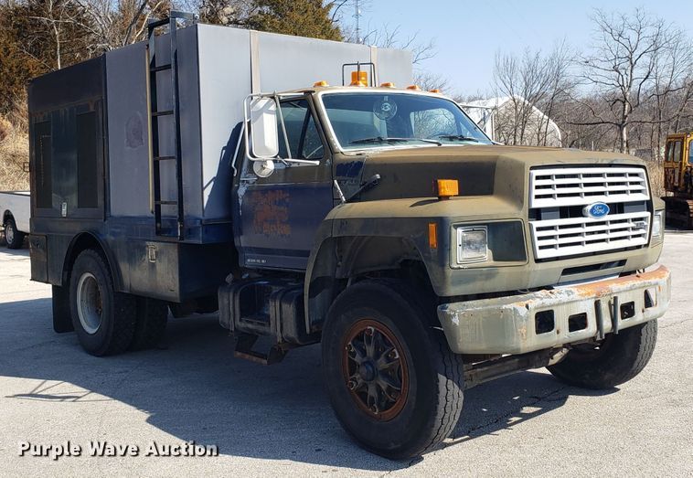 image for item GO9277 1992 Ford F700 sewer jetter truck