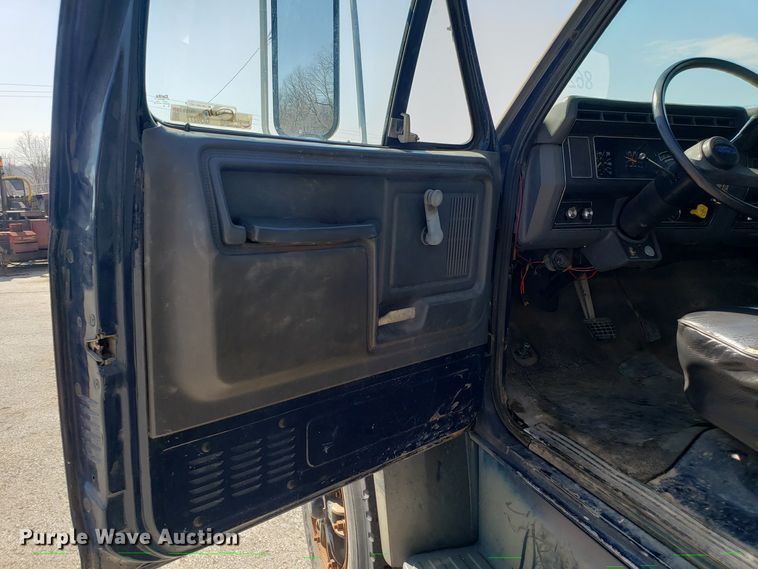 image for item GO9277 1992 Ford F700 sewer jetter truck