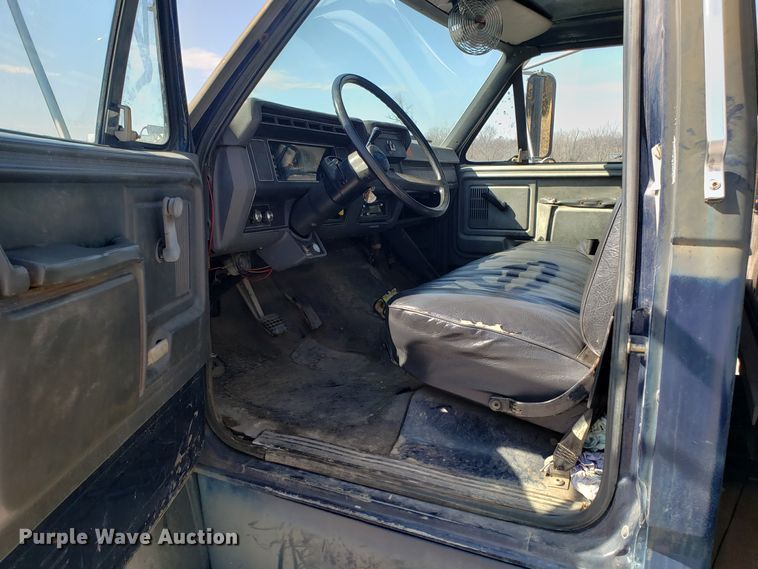 image for item GO9277 1992 Ford F700 sewer jetter truck