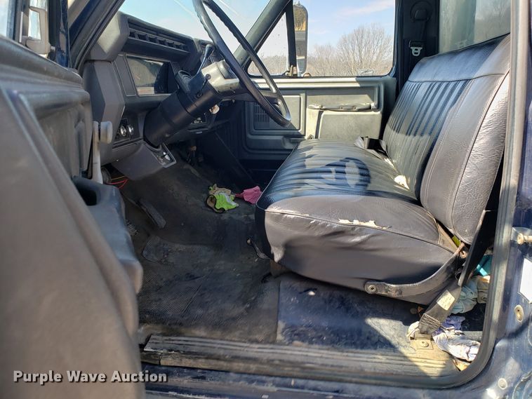 image for item GO9277 1992 Ford F700 sewer jetter truck