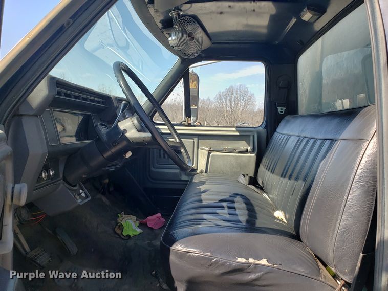 image for item GO9277 1992 Ford F700 sewer jetter truck