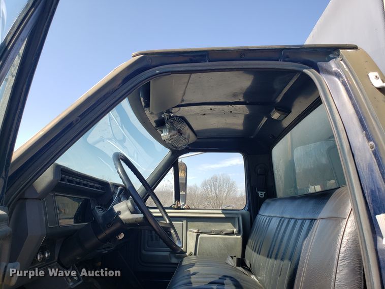 image for item GO9277 1992 Ford F700 sewer jetter truck