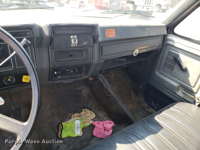 image for item GO9277 1992 Ford F700 sewer jetter truck