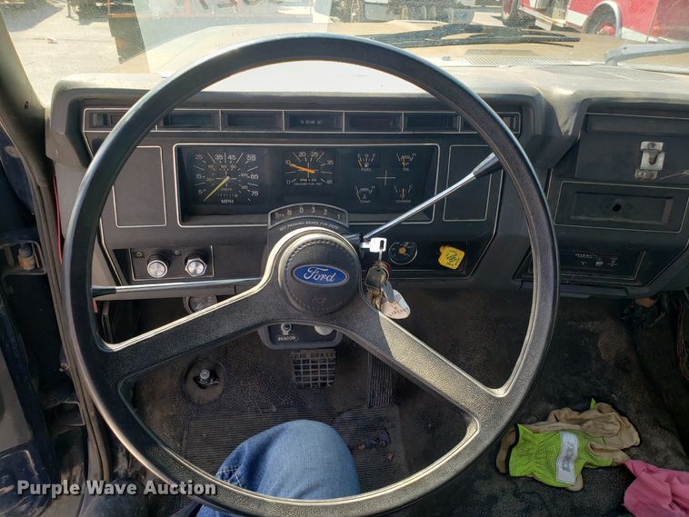 image for item GO9277 1992 Ford F700 sewer jetter truck