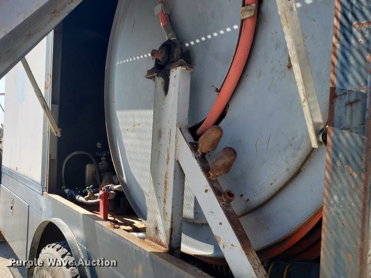 image for item GO9277 1992 Ford F700 sewer jetter truck