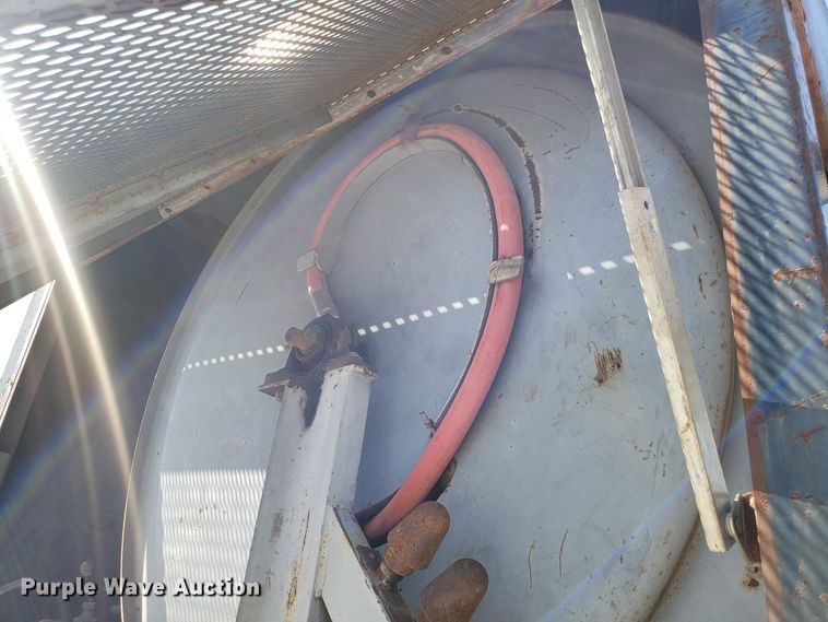 image for item GO9277 1992 Ford F700 sewer jetter truck