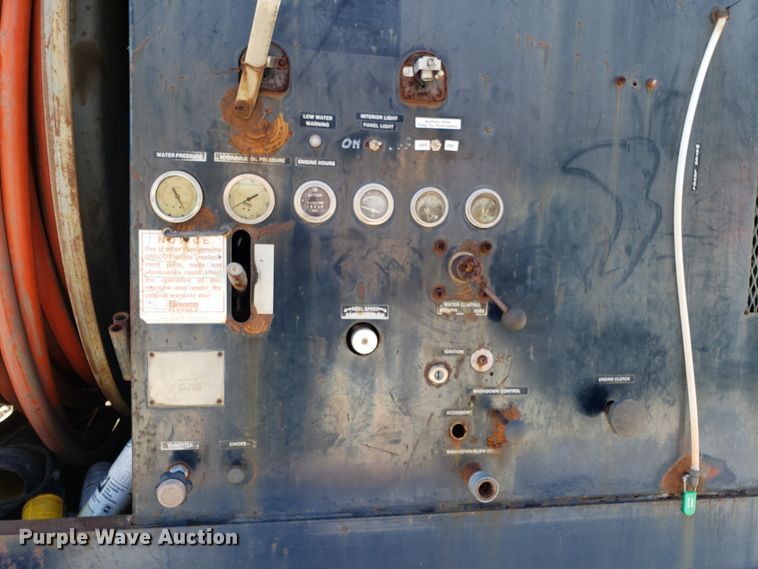 image for item GO9277 1992 Ford F700 sewer jetter truck