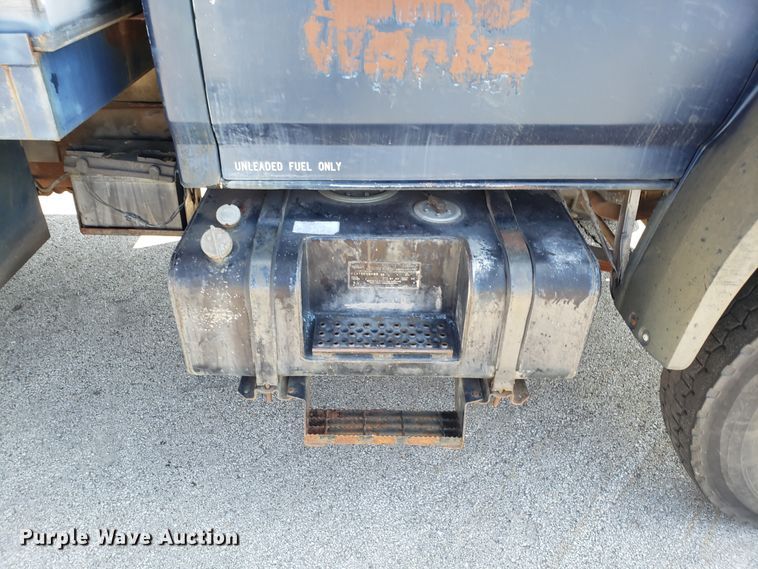 image for item GO9277 1992 Ford F700 sewer jetter truck