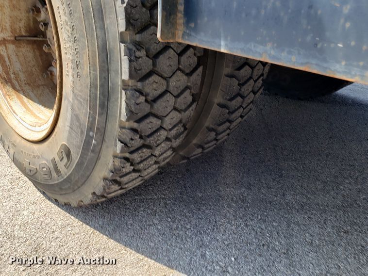 image for item GO9277 1992 Ford F700 sewer jetter truck