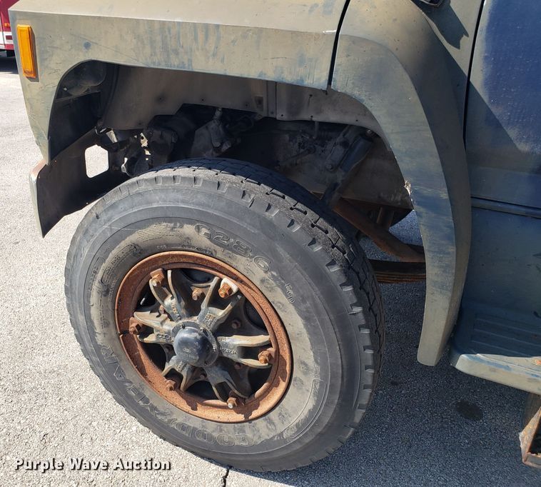 image for item GO9277 1992 Ford F700 sewer jetter truck