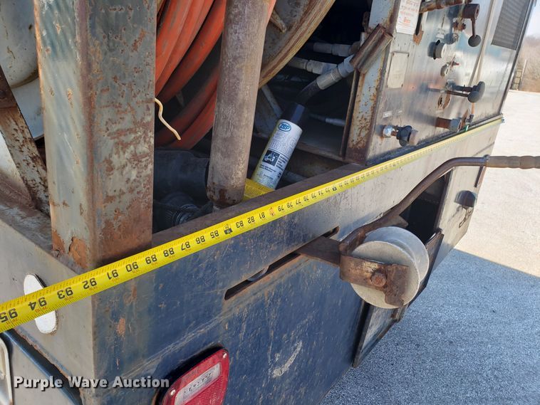 image for item GO9277 1992 Ford F700 sewer jetter truck