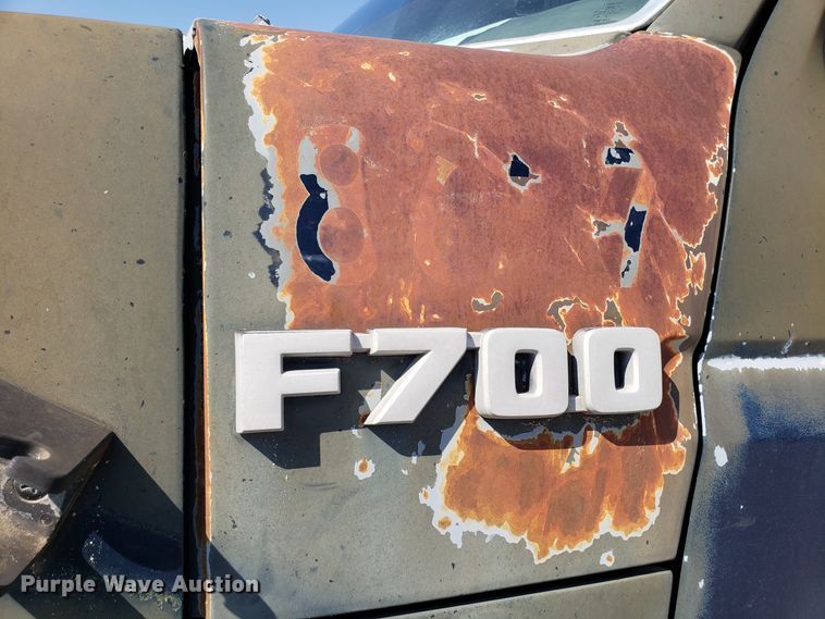 image for item GO9277 1992 Ford F700 sewer jetter truck