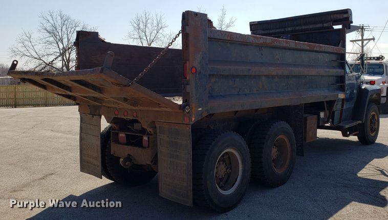 image for item GO9278 1993 Ford F900 dump truck