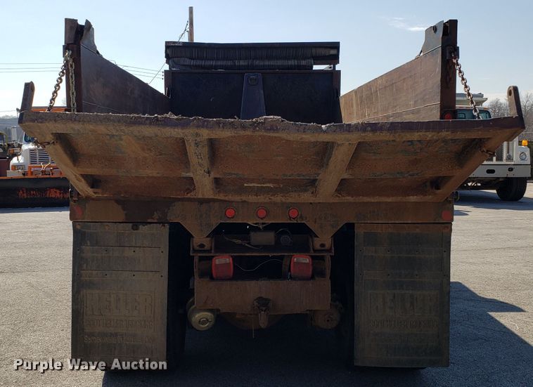 image for item GO9278 1993 Ford F900 dump truck