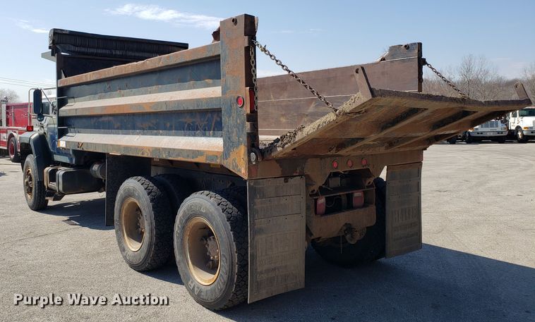 image for item GO9278 1993 Ford F900 dump truck