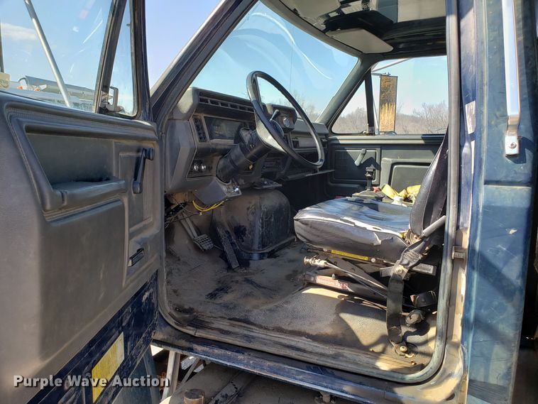 image for item GO9278 1993 Ford F900 dump truck