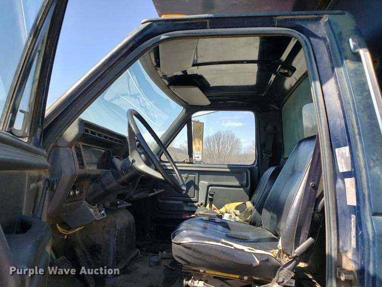 image for item GO9278 1993 Ford F900 dump truck