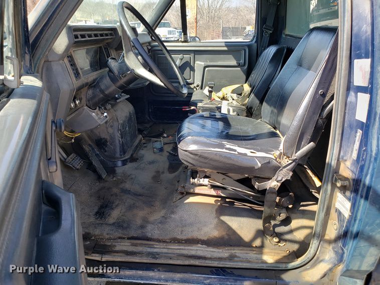 image for item GO9278 1993 Ford F900 dump truck