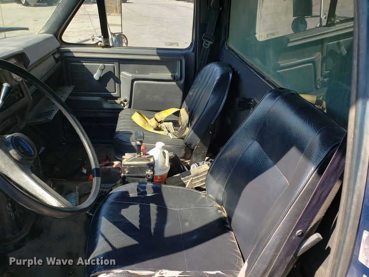 image for item GO9278 1993 Ford F900 dump truck