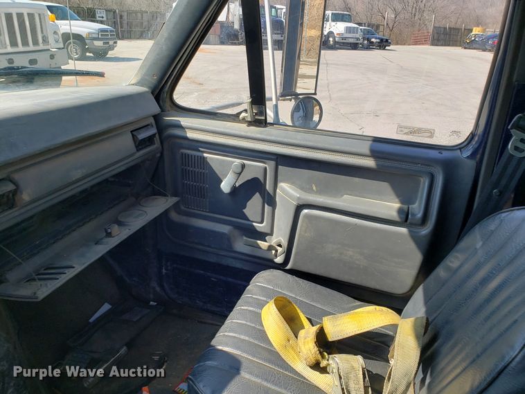 image for item GO9278 1993 Ford F900 dump truck