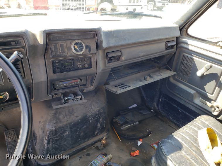 image for item GO9278 1993 Ford F900 dump truck