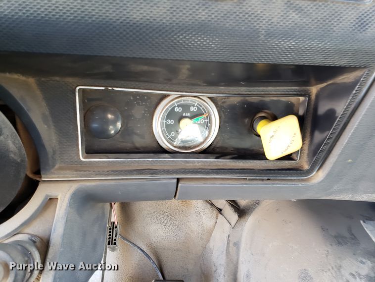 image for item GO9278 1993 Ford F900 dump truck