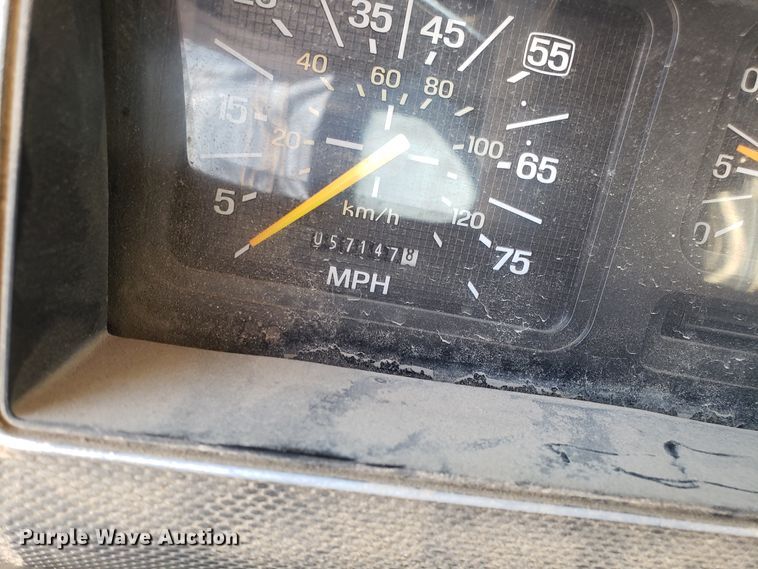 image for item GO9278 1993 Ford F900 dump truck