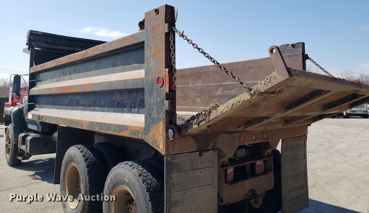 image for item GO9278 1993 Ford F900 dump truck