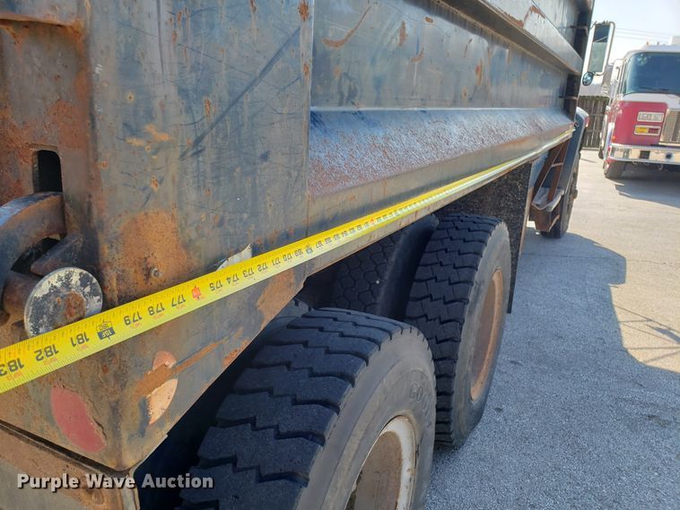 image for item GO9278 1993 Ford F900 dump truck