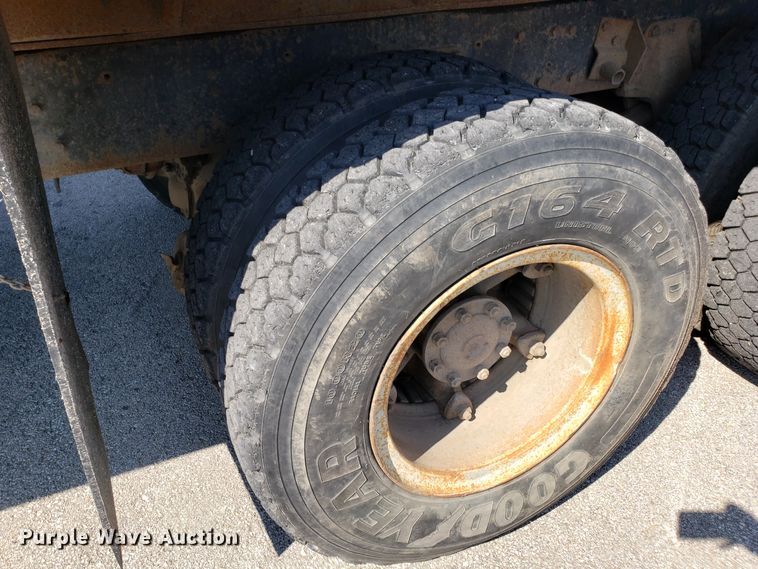 image for item GO9278 1993 Ford F900 dump truck