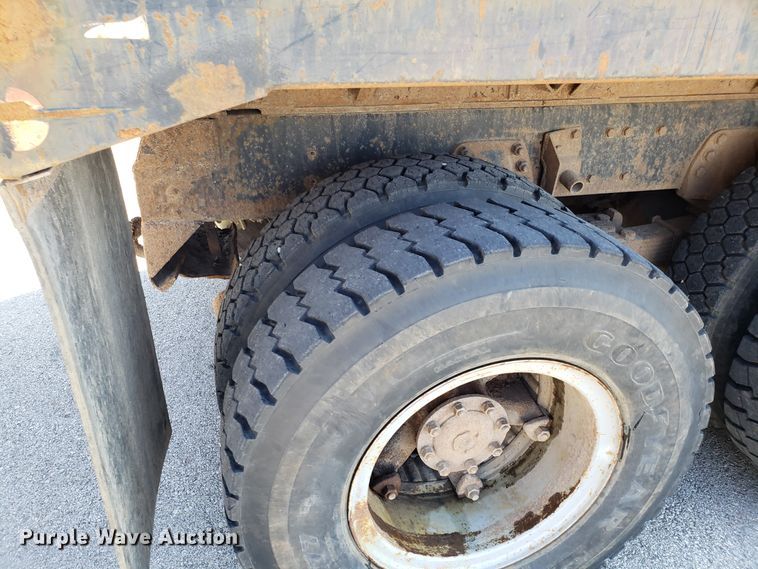 image for item GO9278 1993 Ford F900 dump truck