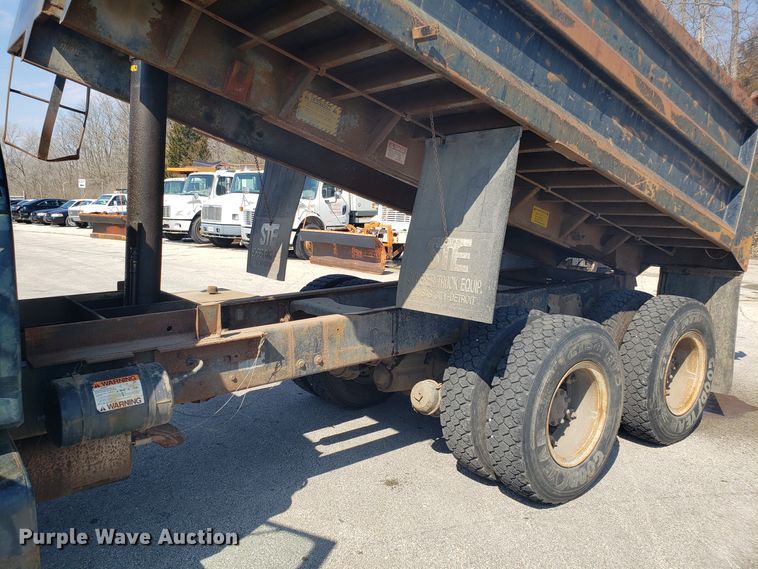 image for item GO9278 1993 Ford F900 dump truck