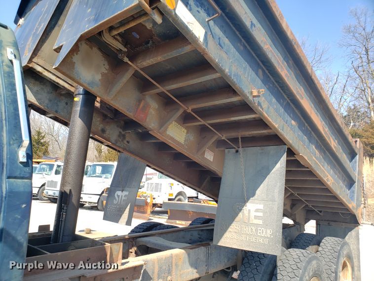 image for item GO9278 1993 Ford F900 dump truck