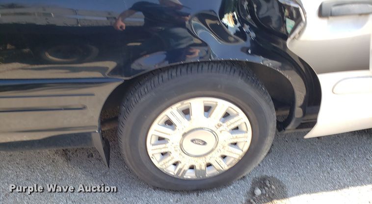 image for item GO9281 2005 Ford Crown Victoria Police Interceptor