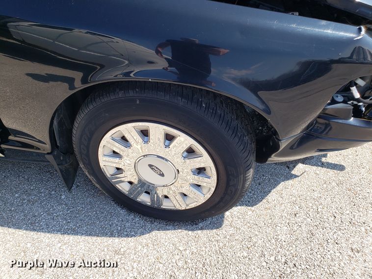 image for item GO9281 2005 Ford Crown Victoria Police Interceptor