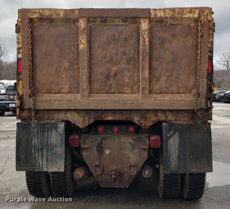 image for item GO9291 2003 International 2574 dump truck