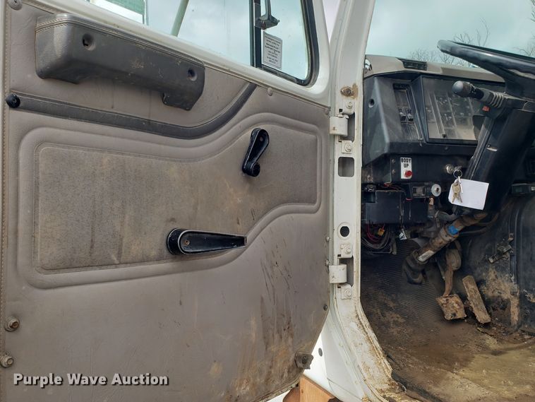 image for item GO9291 2003 International 2574 dump truck