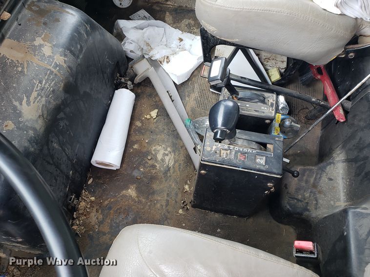 image for item GO9291 2003 International 2574 dump truck