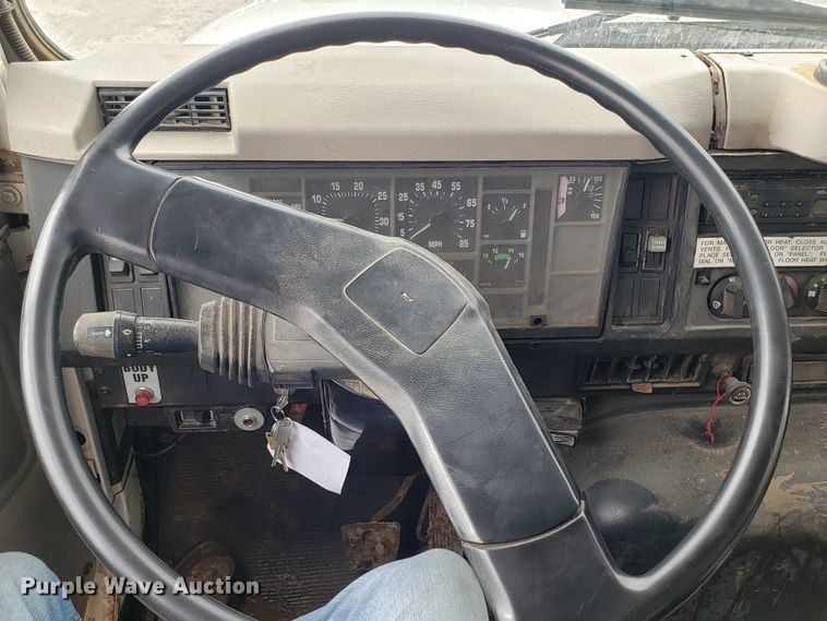 image for item GO9291 2003 International 2574 dump truck