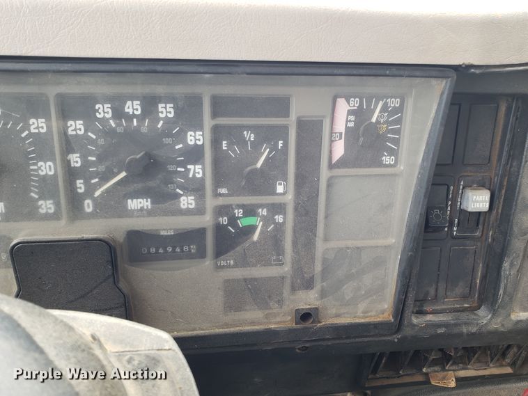 image for item GO9291 2003 International 2574 dump truck