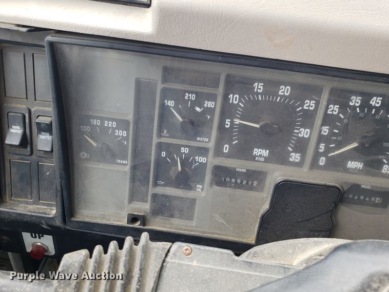 image for item GO9291 2003 International 2574 dump truck