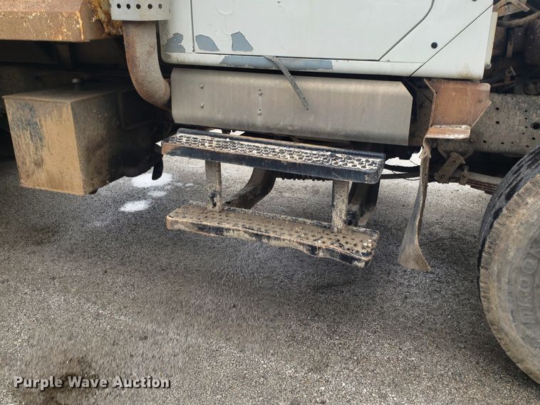 image for item GO9291 2003 International 2574 dump truck